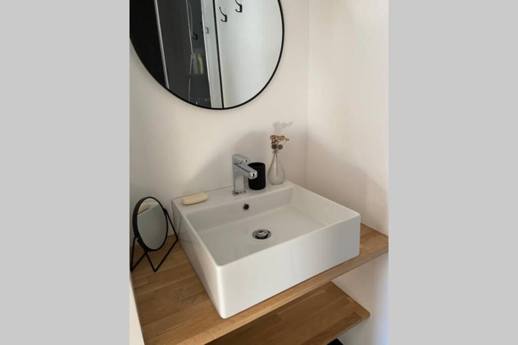 Le Clos Du Mesnil, Logement Totalement Independant Le Tourne Exteriér fotografie